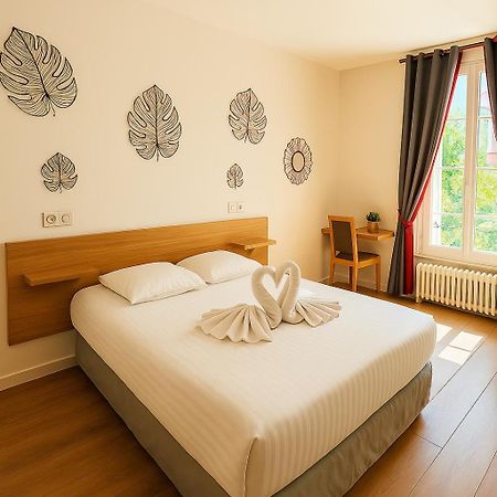 Logis Hotel Du Cirque Troyes Centre Historique ภายนอก รูปภาพ