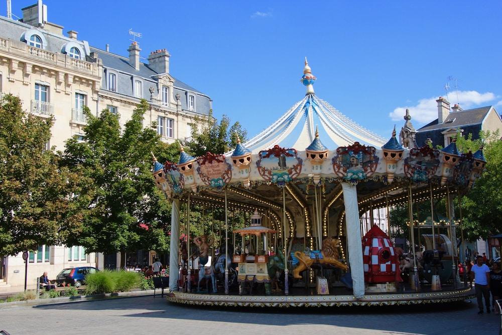 Logis Hotel Du Cirque Troyes Centre Historique ภายนอก รูปภาพ