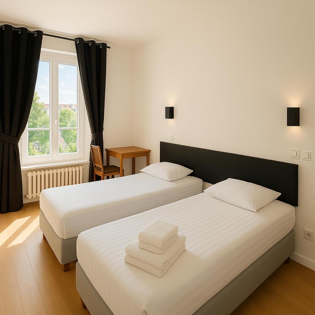 Logis Hotel Du Cirque Troyes Centre Historique ภายนอก รูปภาพ