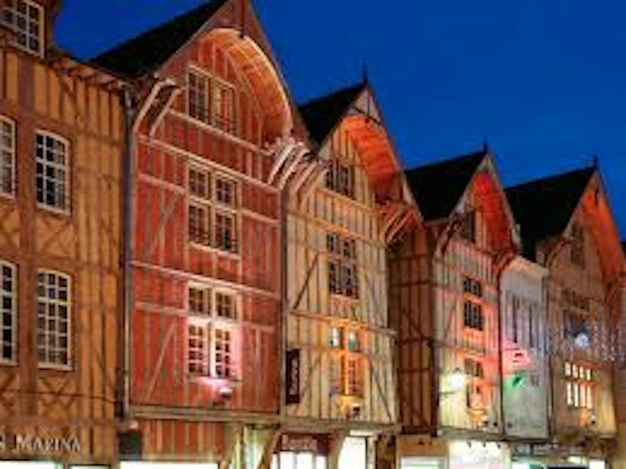 Logis Hotel Du Cirque Troyes Centre Historique ภายนอก รูปภาพ