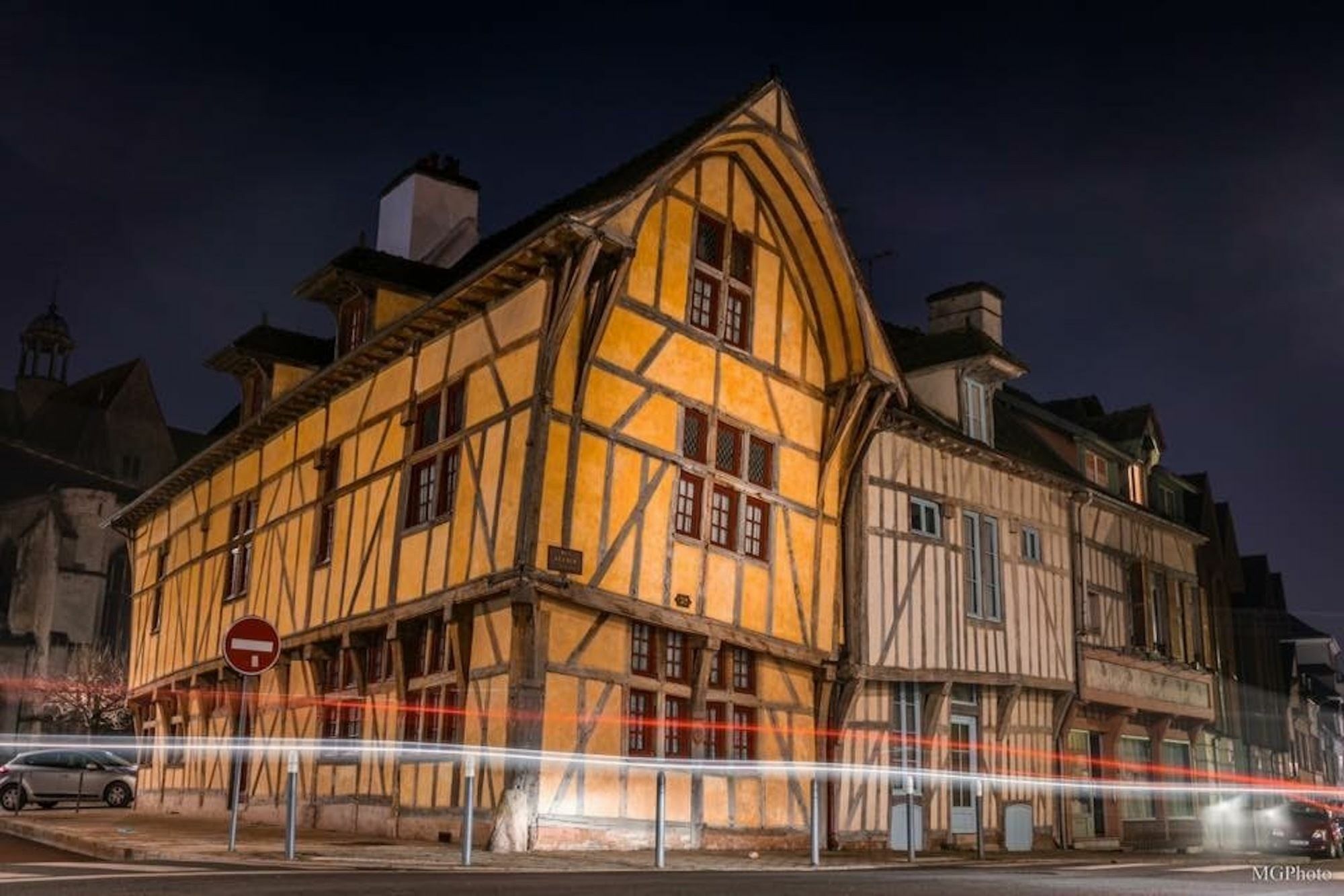 Logis Hotel Du Cirque Troyes Centre Historique ภายนอก รูปภาพ